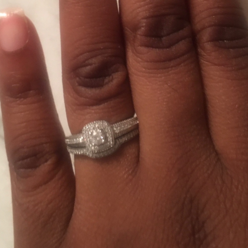 🎉HP🎉 1/3 CTTW Diamond 10K White Gold Bridal Set - Picture 9 of 11